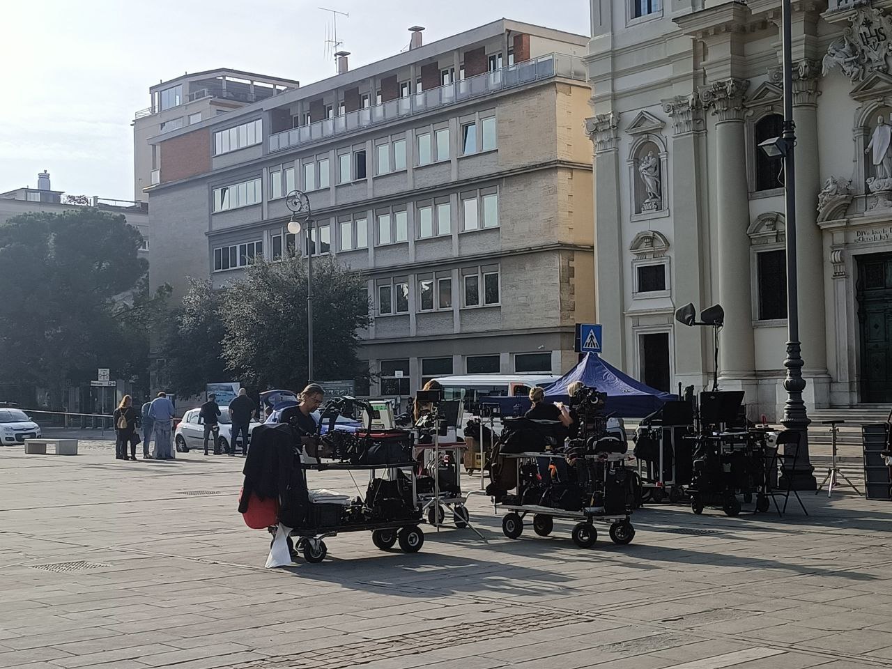 Troupe a Gorizia per film e serie, scattano nuovi divieti di sosta